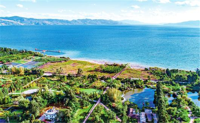 云南 ·“村”光正好 撫仙湖畔“馬房村”：水秀山青荷花美，鄉(xiāng)村旅游正當(dāng)時