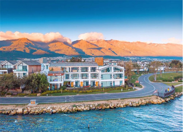 被評(píng)為大理州2021年度最佳旅游美宿”酒店,蒼山洱海間,帶你詩意棲居。
