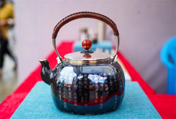 紅河研學(xué)旅行  國家級非遺項(xiàng)目：烏銅走銀制作技藝