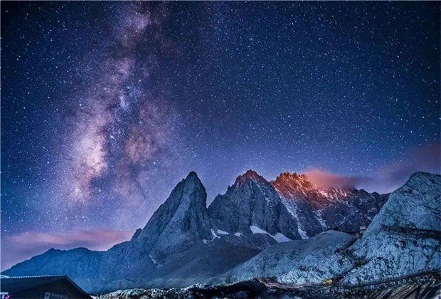 麗江旅行社 麗江旅游 麗江旅行社與你相約玉龍雪山，帶你體驗(yàn)觀星的浪漫夜晚。
